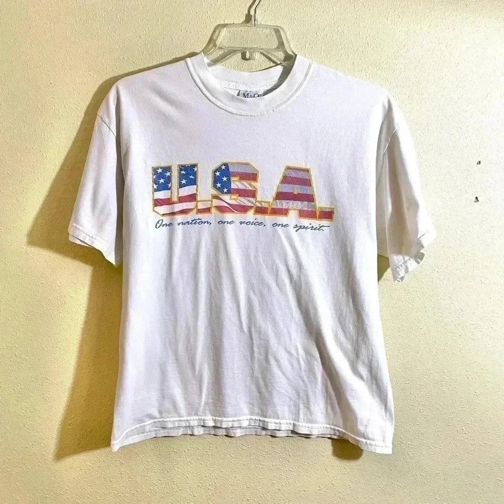 M&O Knits Size L Y2K Vintage T-Shirt USA One Nation One Voice One Spirit Logo